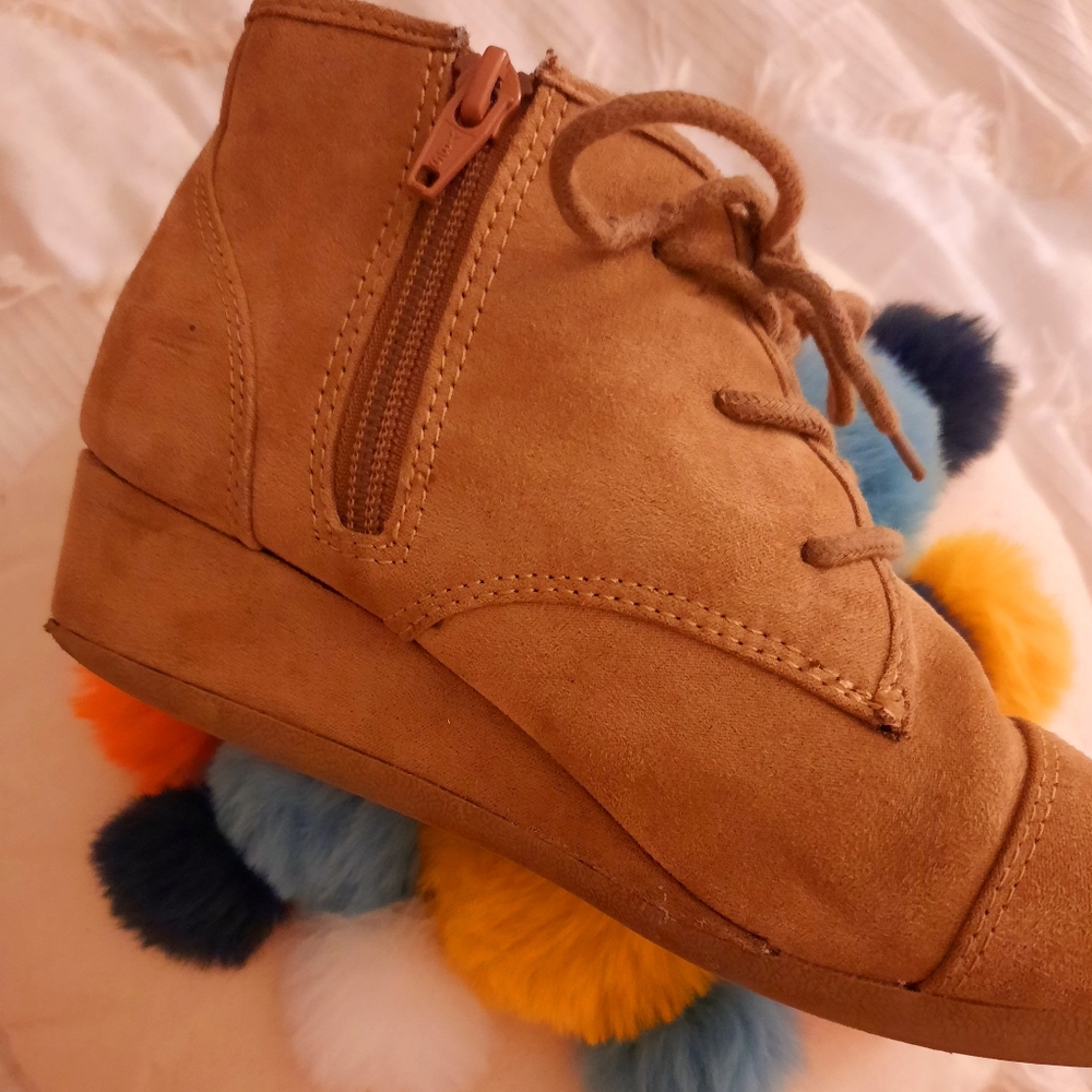 MAD LOVE❣ Tan boots! Ties and zippers! Size girl 5